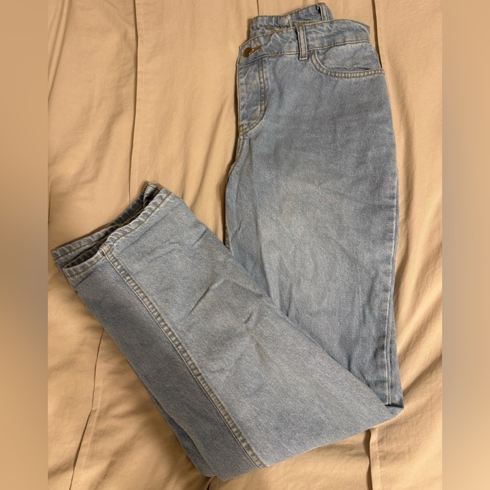 Size 4 boohoo blue baggy high rise jeans with cute cross over buttons